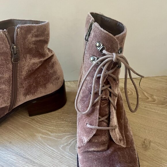 L. Paolo Velvet Lace Up Heel Boots Size 9 - Picture 3 of 7